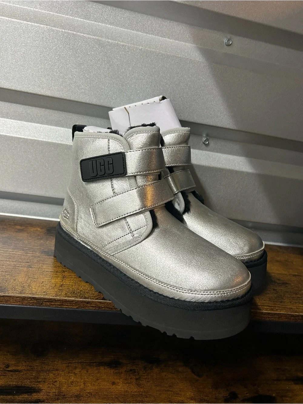 UGG K Neumel Platform Leather Silver Metallic Boots Youth Girls US 4 EU 36